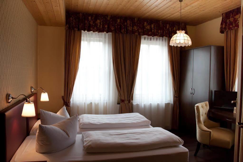 Gasthof - Hotel Zur Post Pocking  Exteriör bild